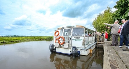 Balade fluviale Barbey d’Aurevilly balade en bateau sur la rivière Douve