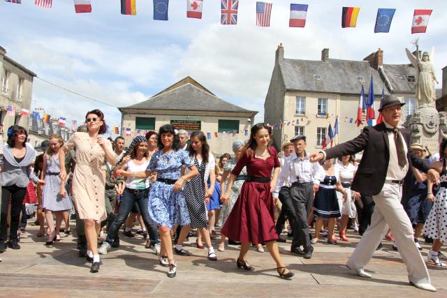 Dday Festival 2014 flashmob carentan Dday Festival 2014 flashmob carentan