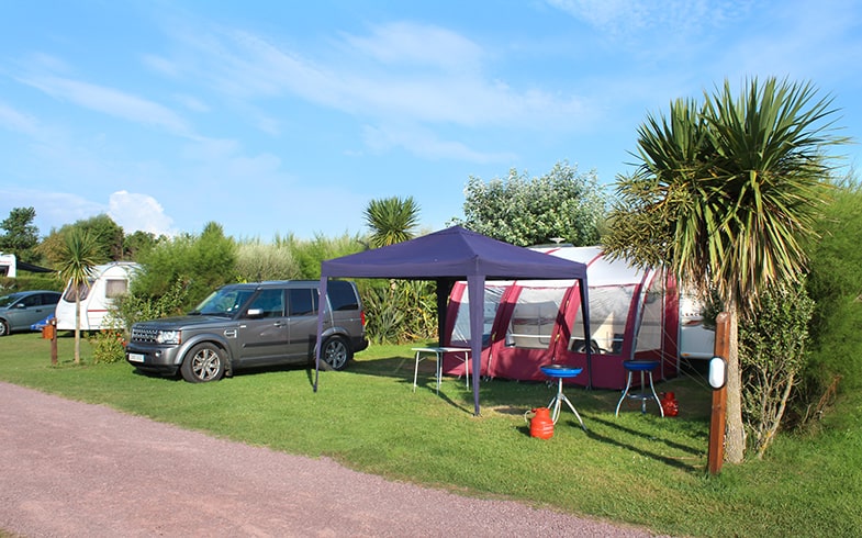 EMPLACEMENT AVEC SALLE DE BAIN PRIVÉE \ CAMPING SUR LA MER AVEC PISCINE  CONVENTIONNÉE Dès € 27,00