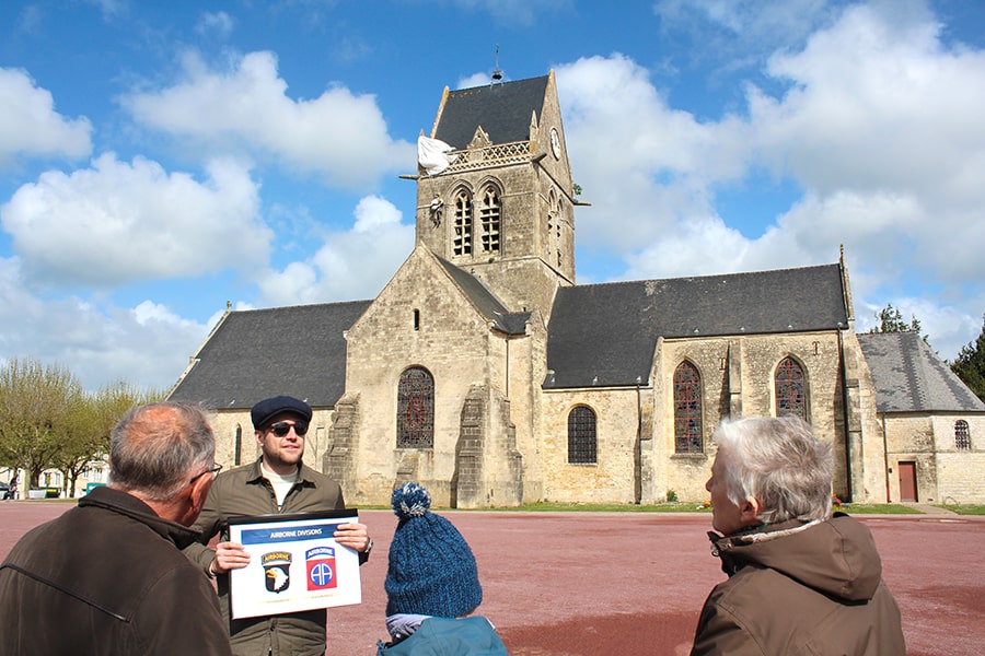 parachutage sainte mère église Airdrop Saint-Mère-Eglise